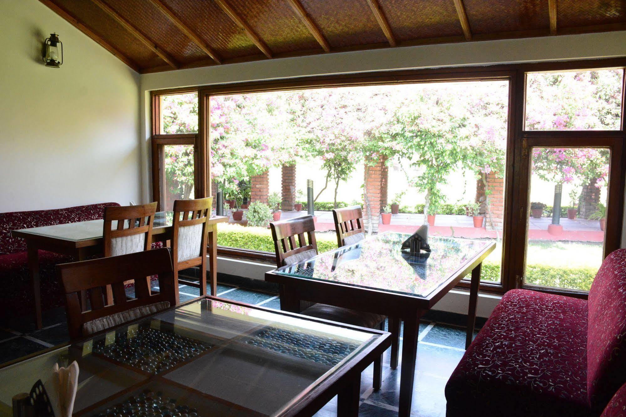 Hotel Naturoville Ayurvedic And Yoga Retreat Rišikéš Exteriér fotografie